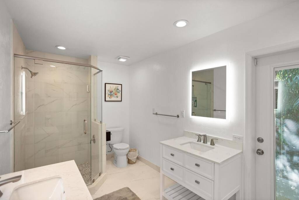 Hébergement de vacances Uf Sunshine House - Patio & Bbq - Chef Kitchen - Ev Car Station - Upscale Neighborhood!