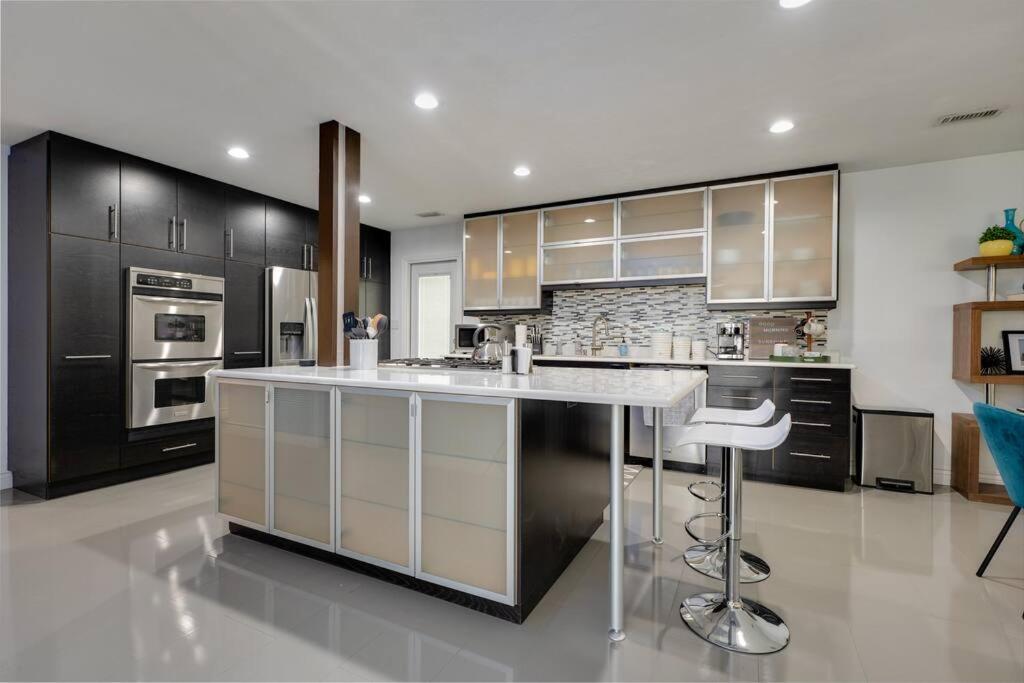 Uf Sunshine House - Patio & Bbq - Chef Kitchen - Ev Car Station - Upscale Neighborhood! Hébergement de vacances Gainesville