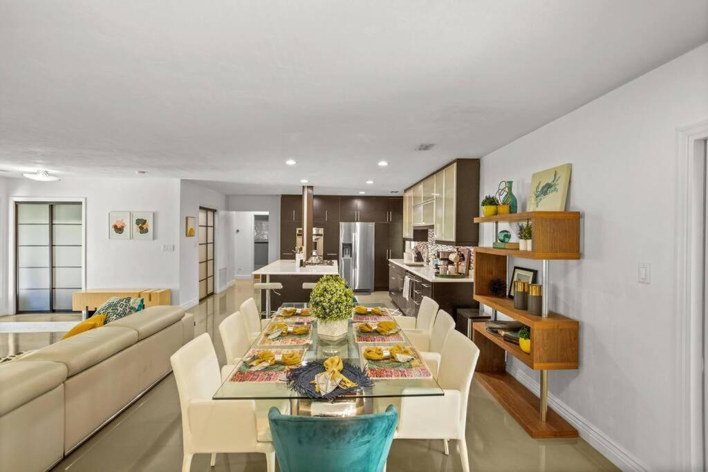 Uf Sunshine House - Patio & Bbq - Chef Kitchen - Ev Car Station - Upscale Neighborhood! Hébergement de vacances
