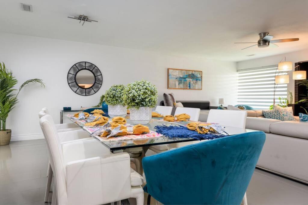 Uf Sunshine House - Patio & Bbq - Chef Kitchen - Ev Car Station - Upscale Neighborhood! Hébergement de vacances