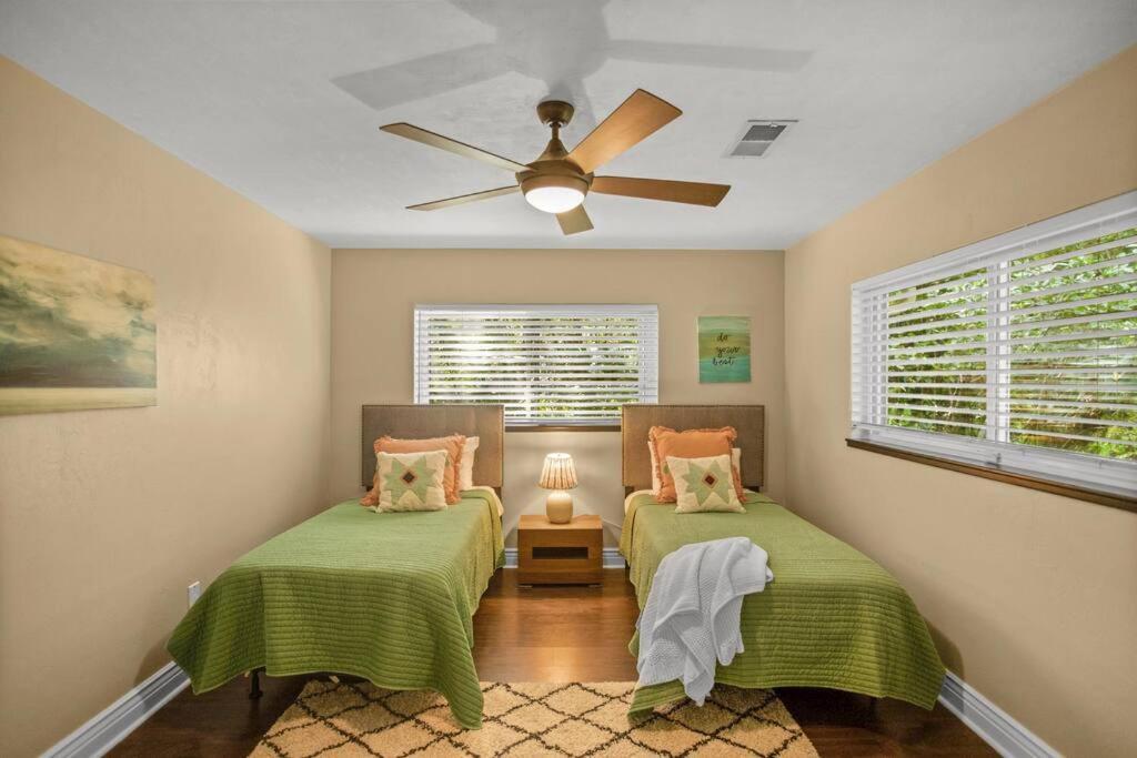 Hébergement de vacances Uf Sunshine House - Patio & Bbq - Chef Kitchen - Ev Car Station - Upscale Neighborhood! *